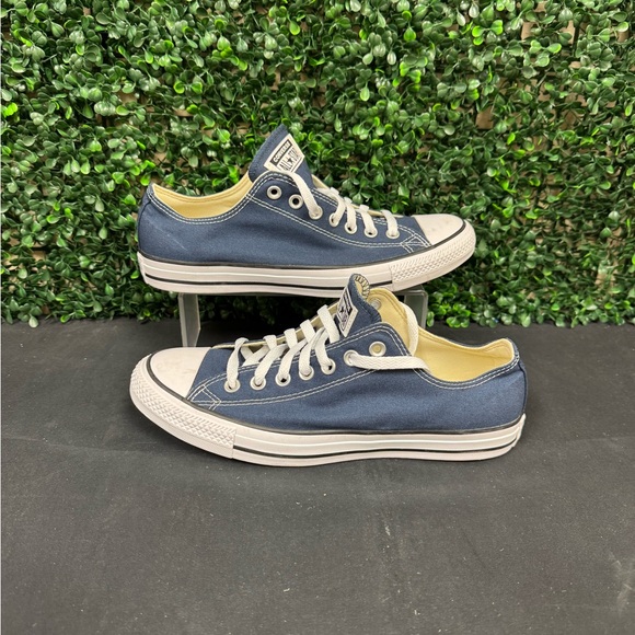 Converse Chuck Taylor All Star Low-Top Sneaker - M9/W11 - Picture 1 of 8